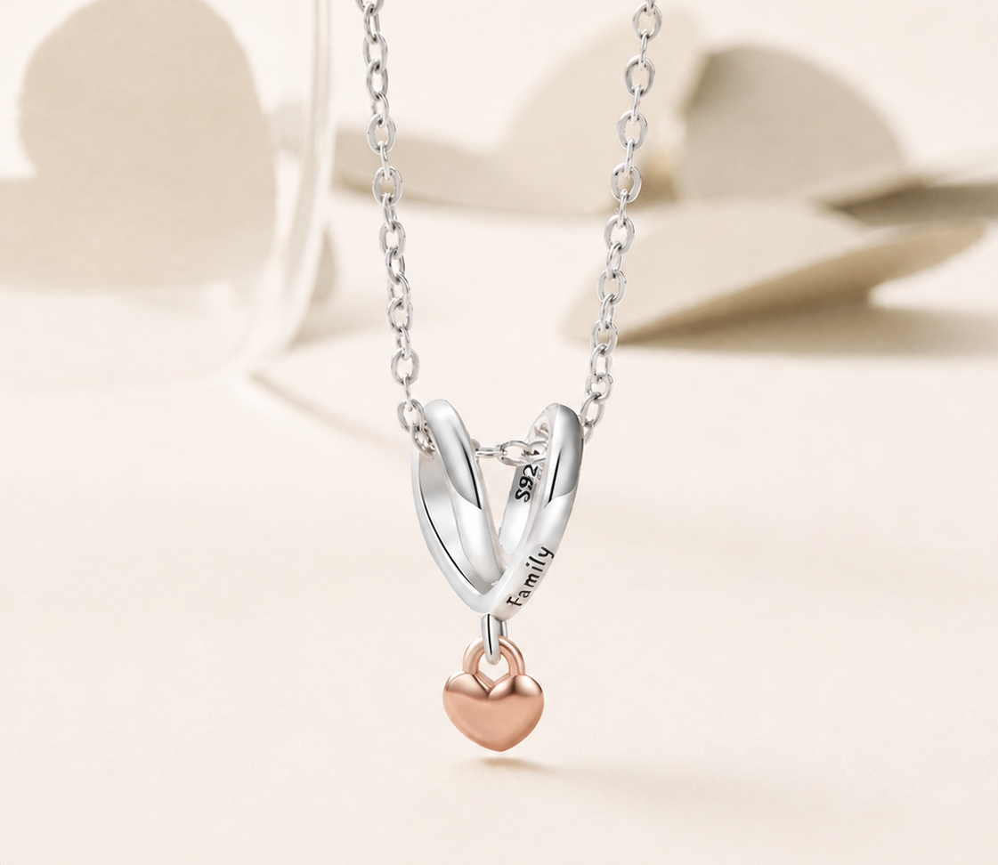 Necklace with a heart-shaped pendant engraved with ‘Family’ | Asttery