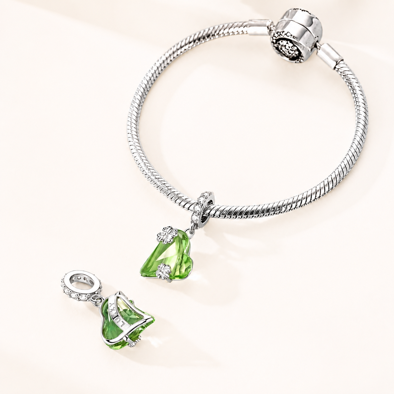 Verdiluni charm showing the green heart-shaped cubic zirconia and clover-inspired | Asttery