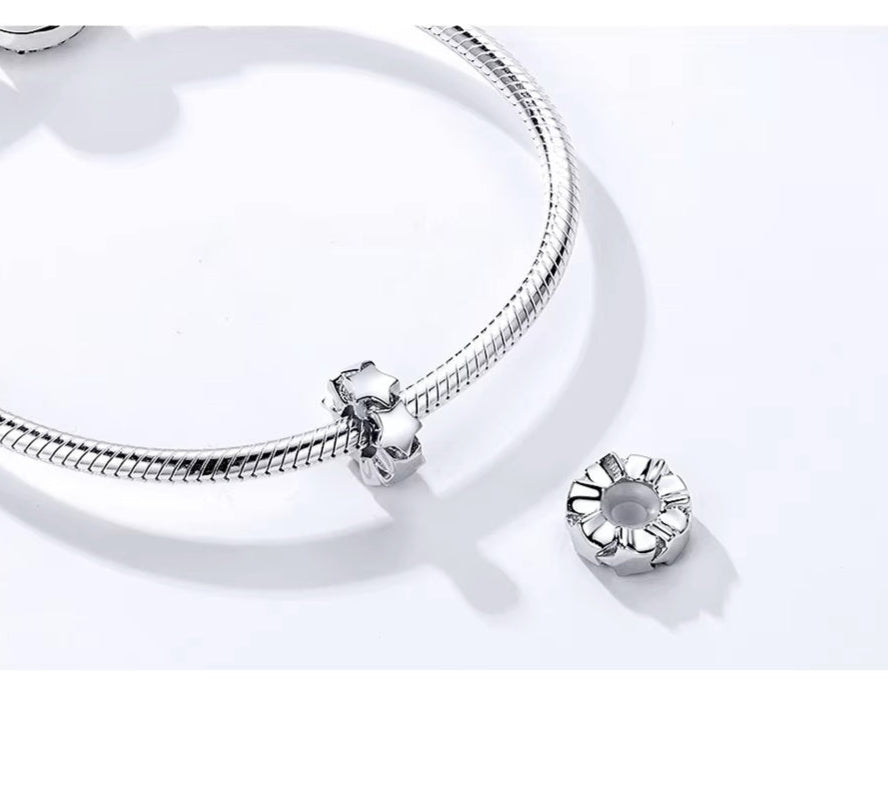 Astralis charm in polished silver with star motif | Asttery