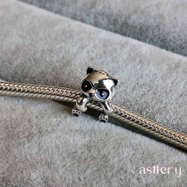 925 silver charm in panda shape with black enamel details – Auroki | Asttery