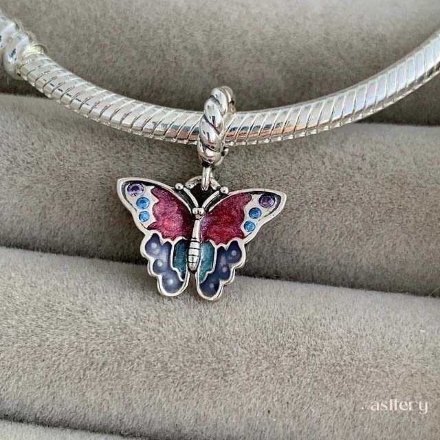 Delicate charm in 925 silver with gradient wings and sparkling zirconia accents | Asttery