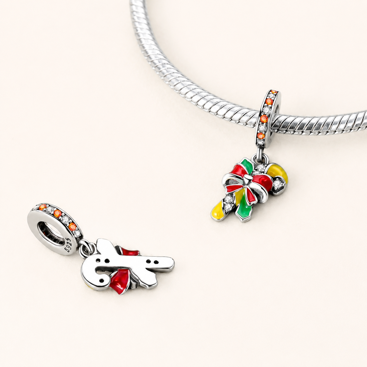 Front and back view of the 925 sterling silver Christmas Candy Wreath dangle charm | Asttery