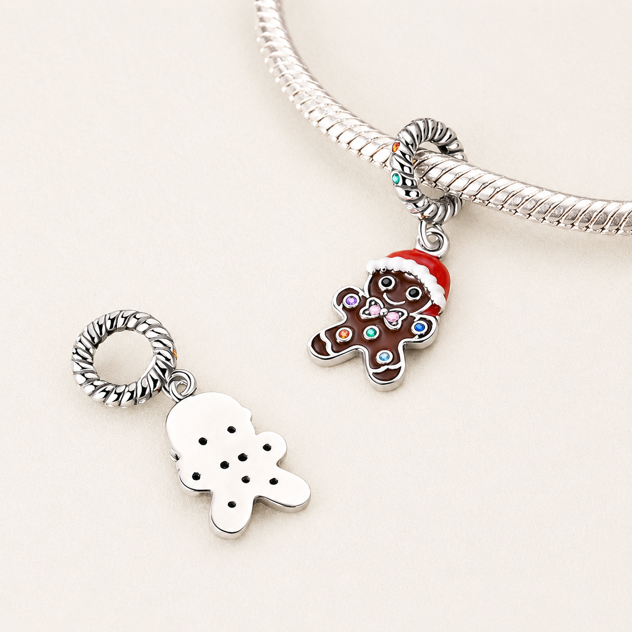 Front and back view of the 925 sterling silver, evoking the sweet joy and brightness of holiday traditions | Cinneli by Asttery