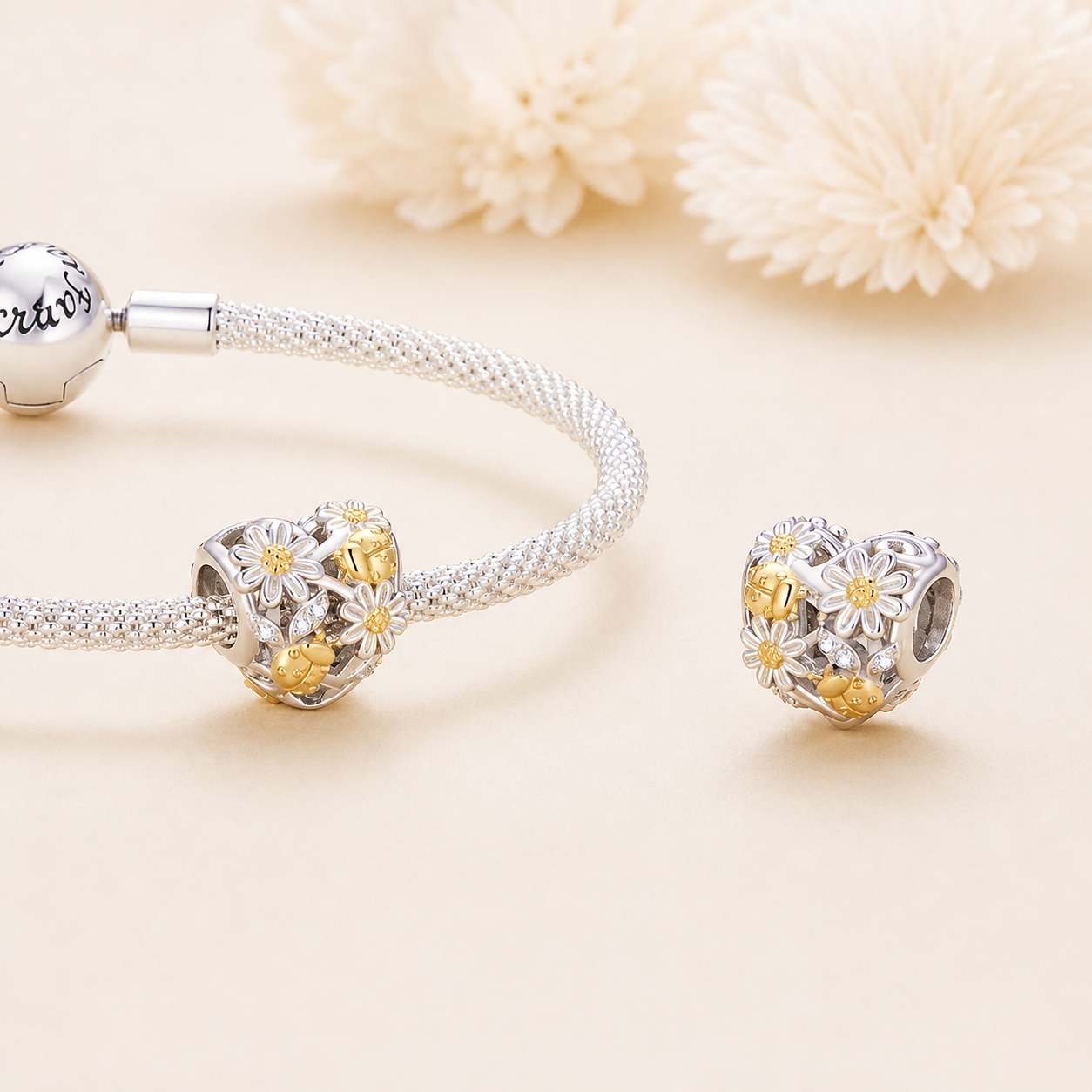 Flokiri heart charm bead styled on a silver bracelet, 925 silver | Asttery