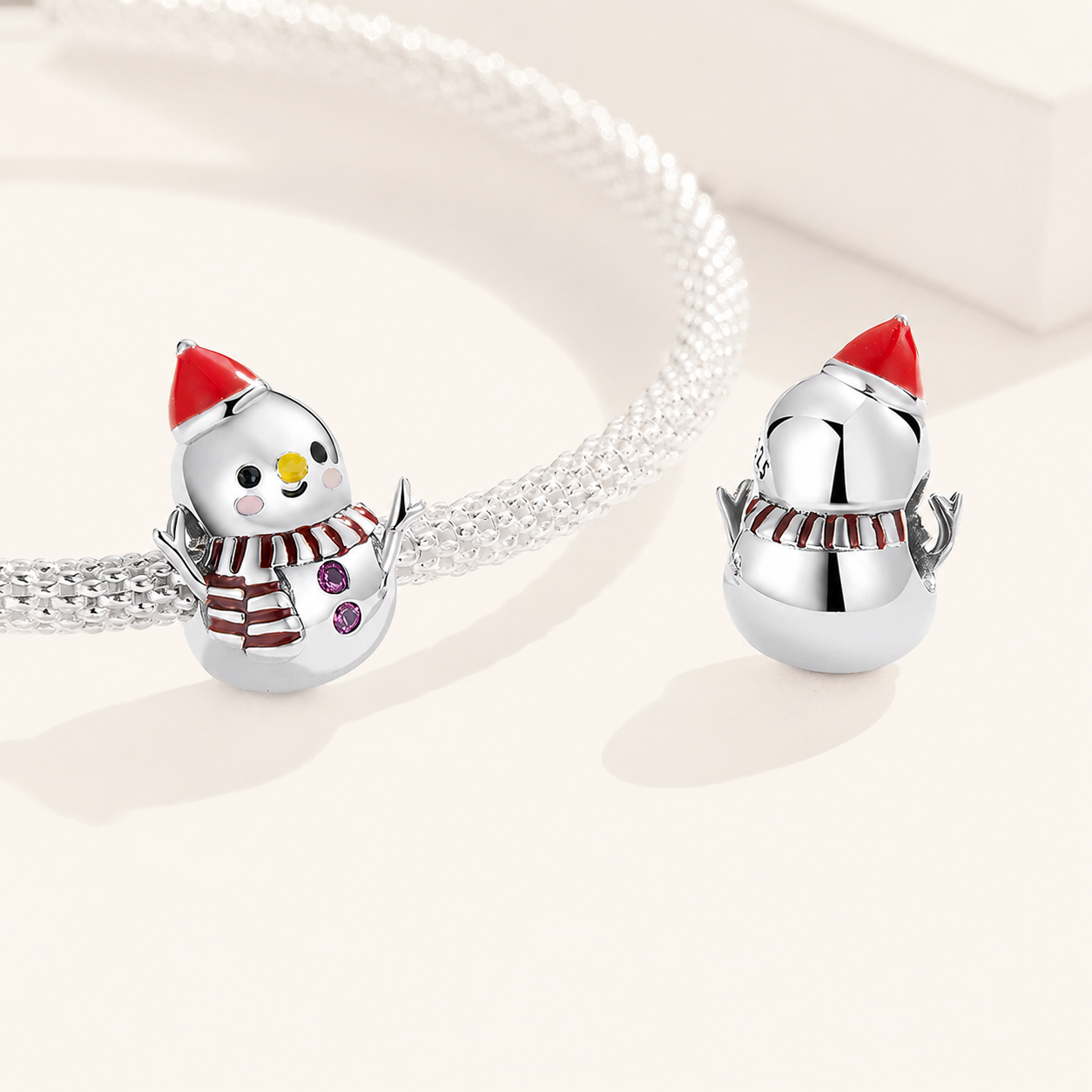 Front and back view of the 925 sterling silver snowman charm bead with enamel details | Frosty by Asttery