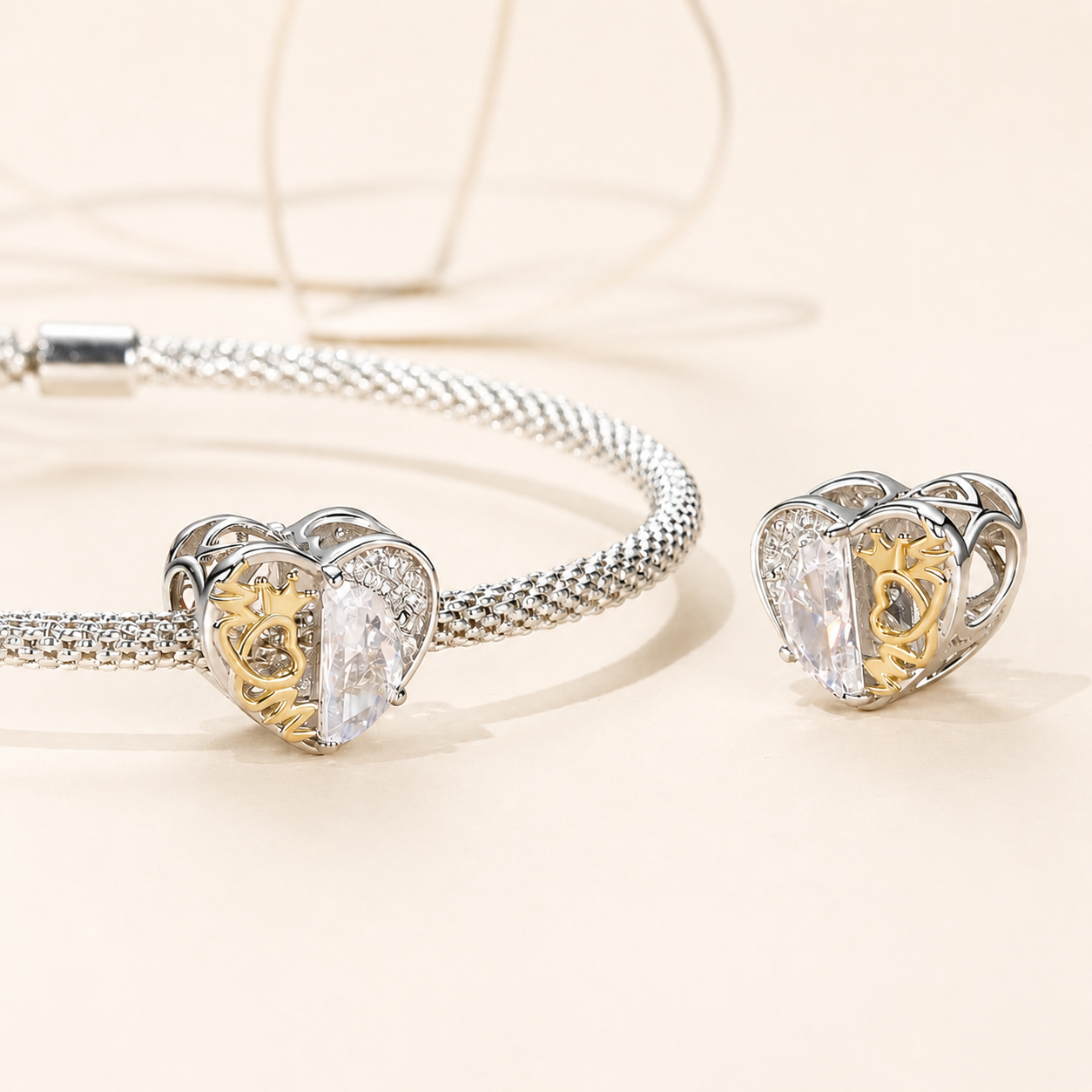 Open heart charm with gold mom script and central zirconia | Asttery
