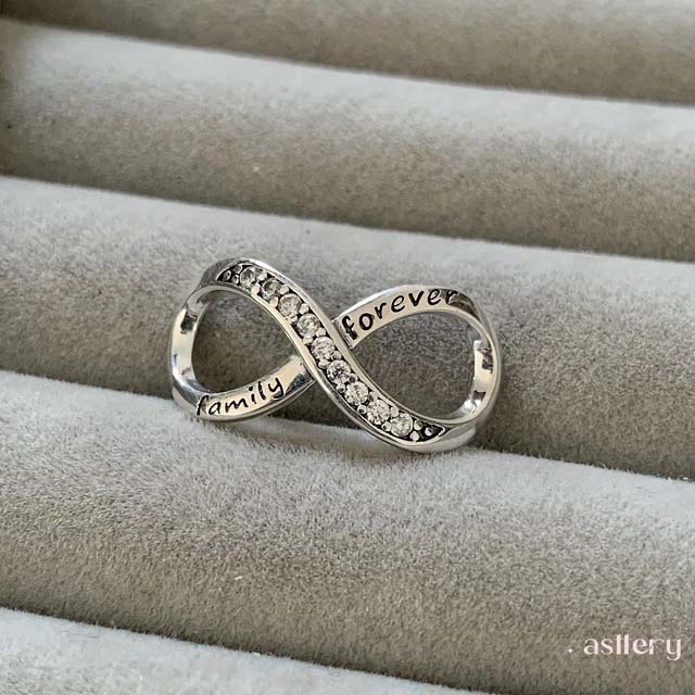 Jewellery with deep meaning – “family forever” inscription and elegant finish | Asttery