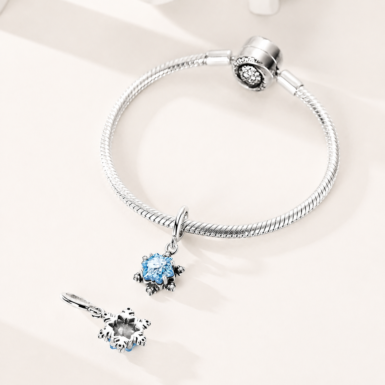 Front and back view of the 925 sterling silver winter star dangle charm | Iskar by Asttery