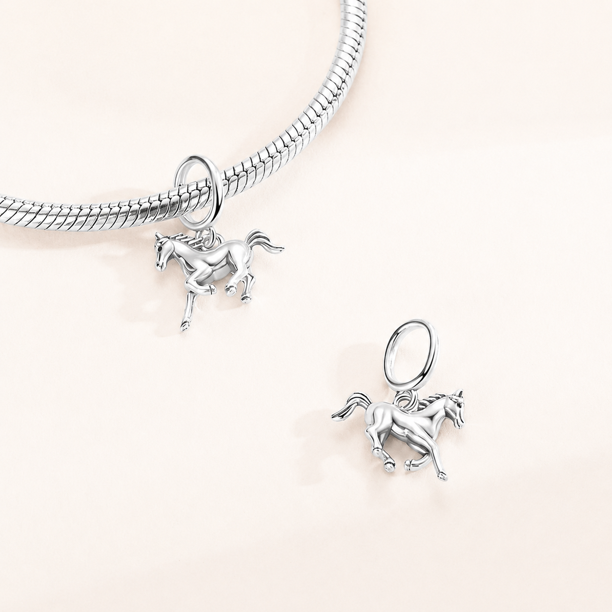 Side view of the Kairun horse dangle charm in polished 925 sterling silver | Asttery