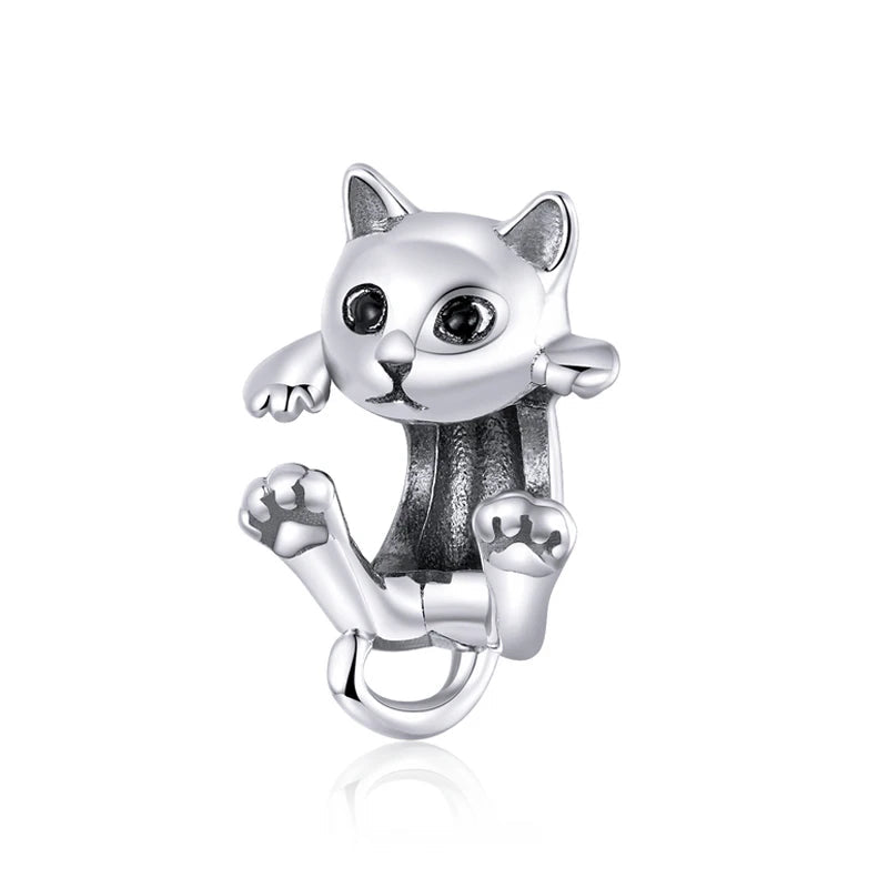 Talune charm in 925 sterling silver featuring a playful kitten with detailed paws | Asttery