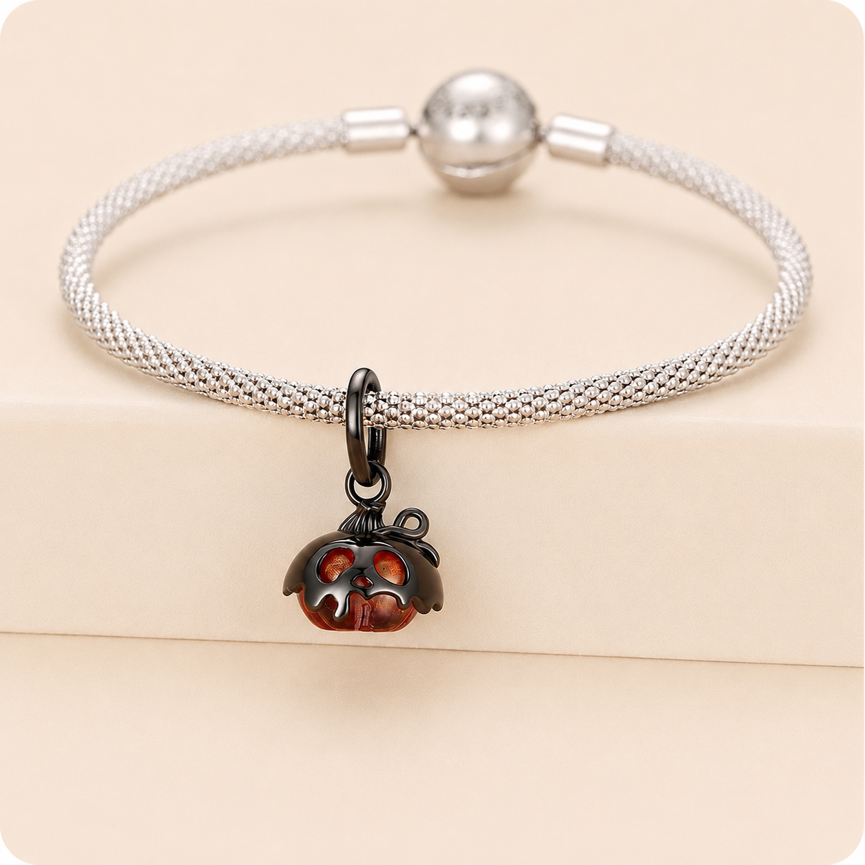 Pumpkin-shaped charm in black-plated silver with orange glass body | Asttery