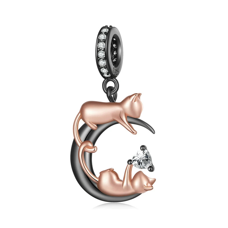 Luni charm with two rose gold cats on a crescent moon in 925 silver with central zirconia | Asttery