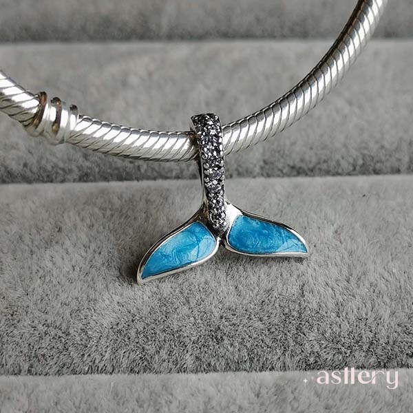 Nalaya pendant shaped like a whale tail in polished silver and ocean enamel | Asttery