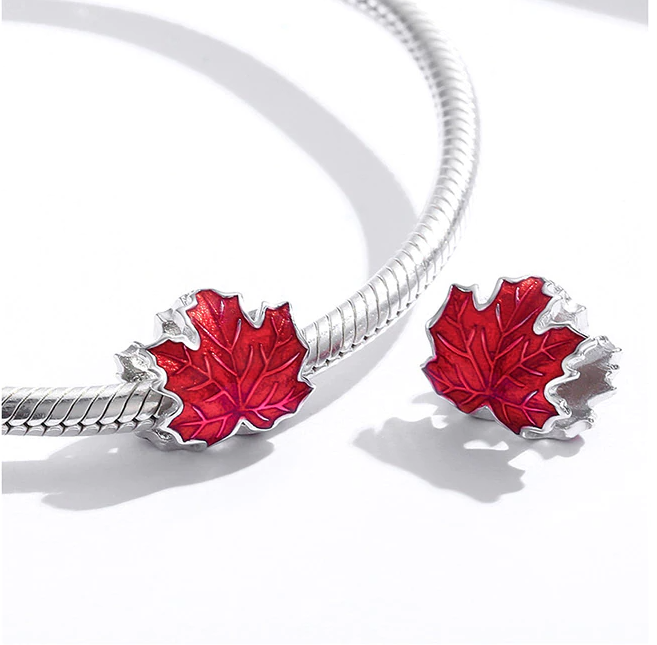 Red maple leaf dangle charm in polished sterling silver | Asttery
