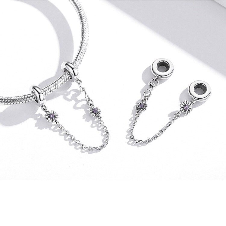 Delicate safety chain with daisy details and lavender stones in sterling silver | Asttery