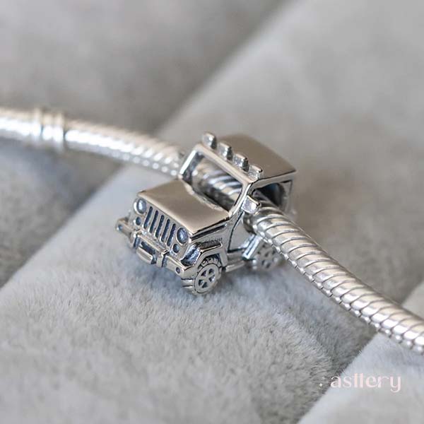 Sterling silver jeep charm with sculpted wheels, headlights and bold form | Asttery