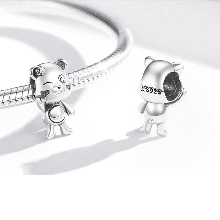 Silver enamelled bear charm with gentle expression | Asttery