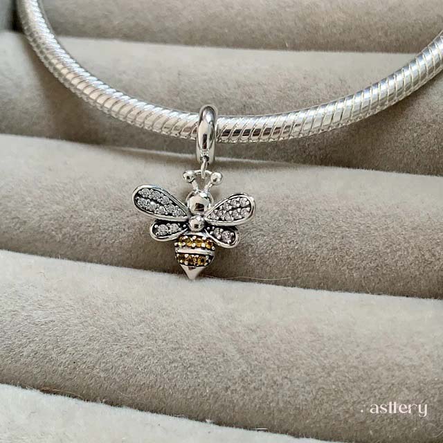 Bevella bee charm in 925 sterling silver, Asttery
