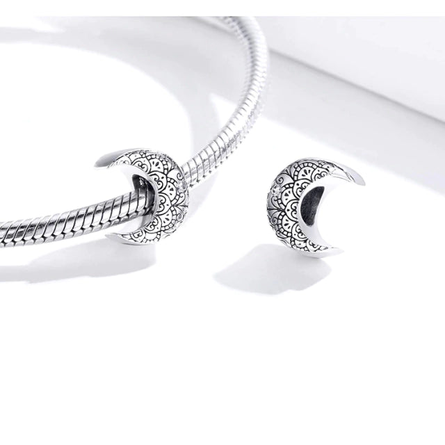 Sterling silver crescent moon with delicate arabesques and a cubic zirconia star| Asttery